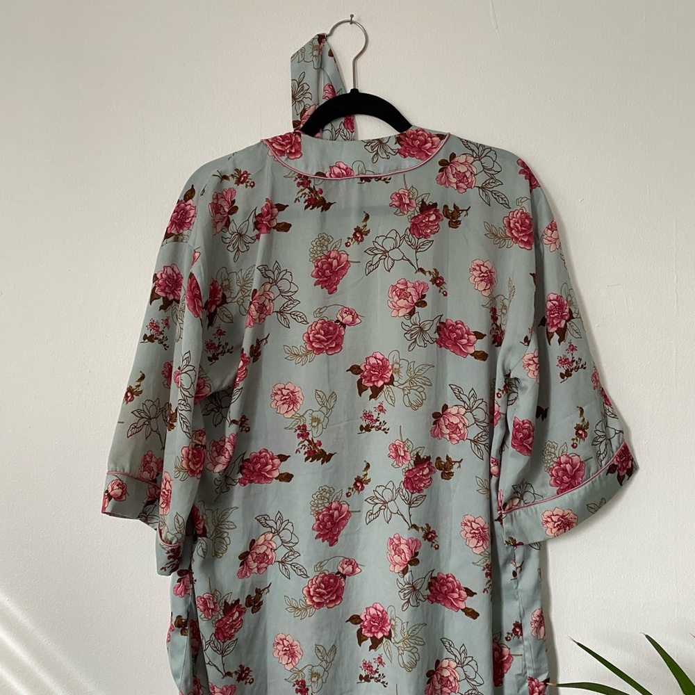 Floral Robe - Picture 5 of 6